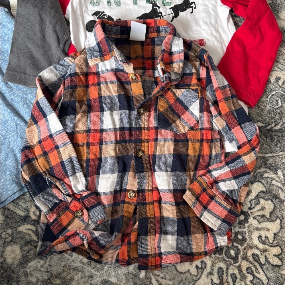 Bundle of 4 Toddler Boys Shirts - Picture 4 of 9